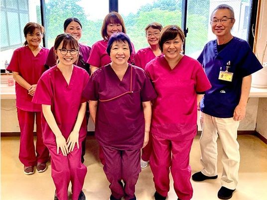 笑顔のスタッフ集合  