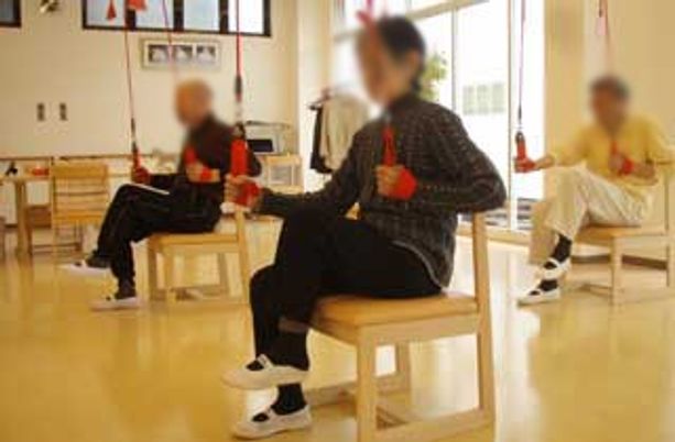 運動する方々の様子