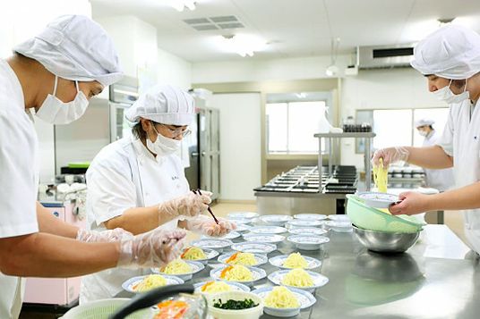 調理風景のキッチン