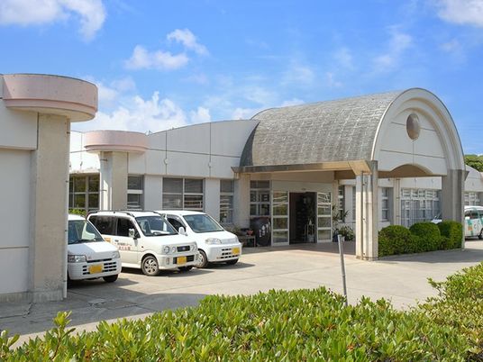 建物正面の外観  