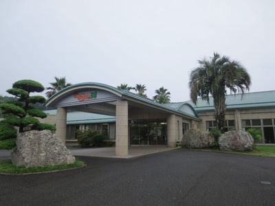 自然豊かな建物外観