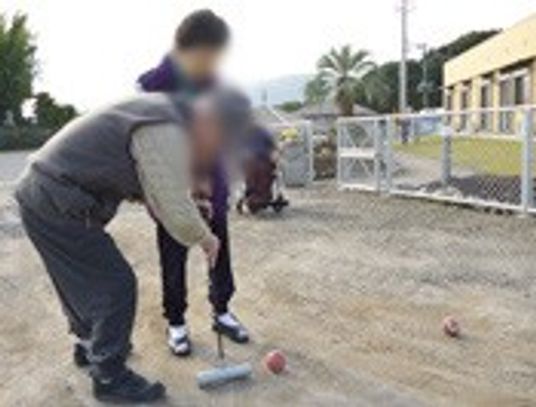 屋外での活動シーン