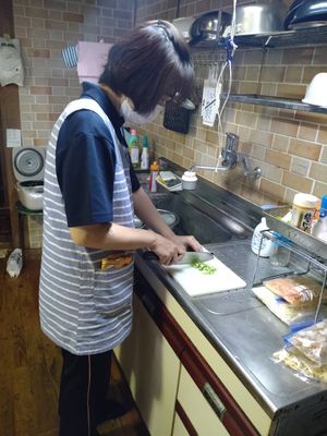 調理中のキッチン