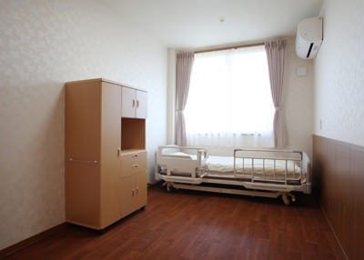 空の居室と家具