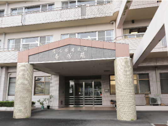 施設の正面玄関  