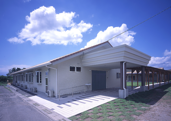 ゆとりある建物の外観