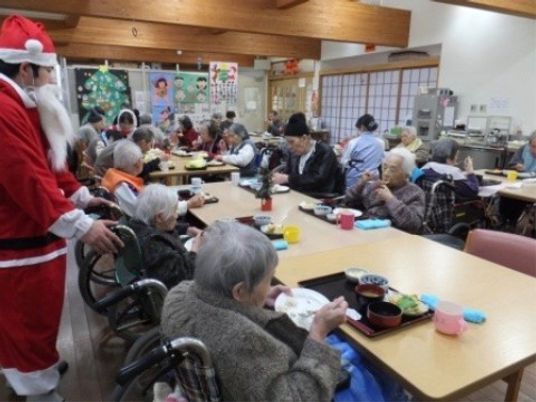 和やかな食堂の様子