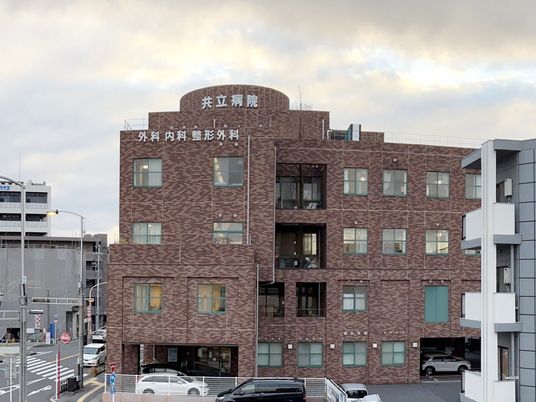 赤レンガの病院外観  