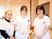 スタッフ3人の廊下  