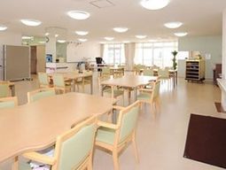 明るいダイニングスペース