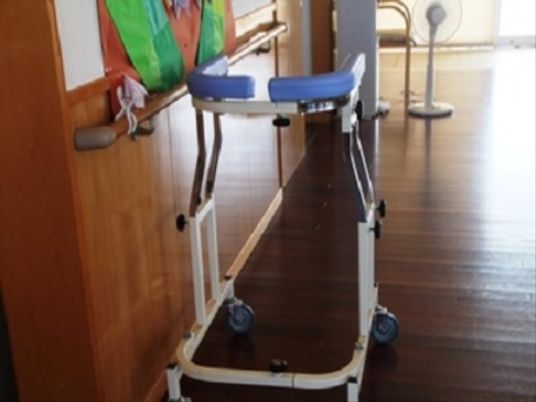 歩行器と廊下