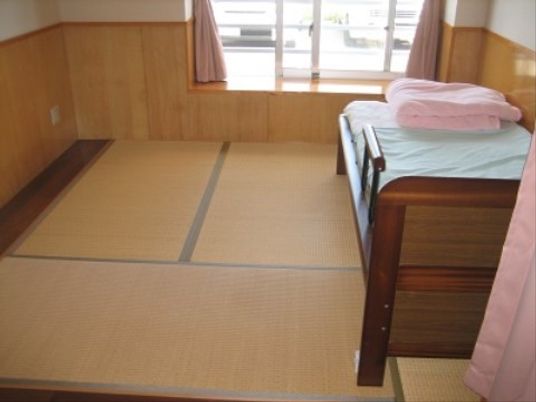 和室のベッドと畳