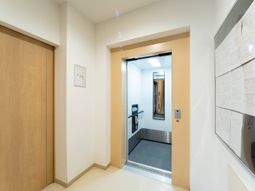 エレベーター付近の通路
