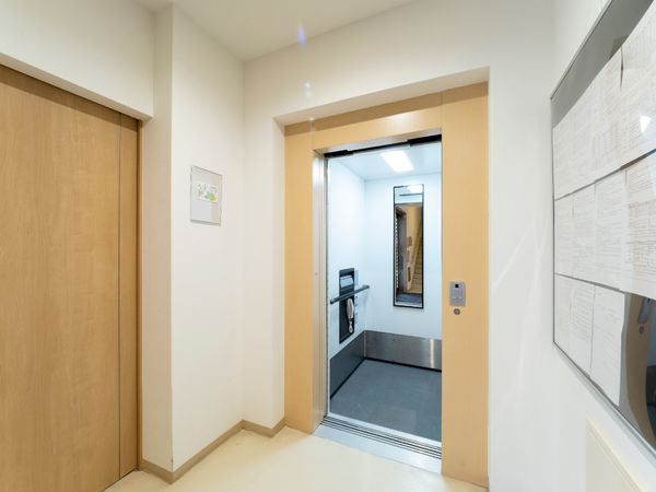 エレベーター付近の通路