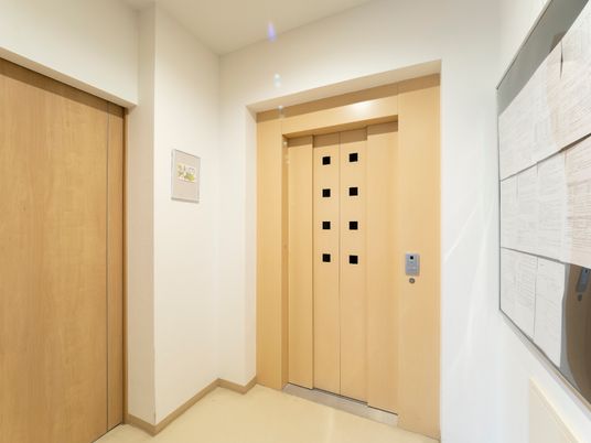 清潔感のあるエレベーター前