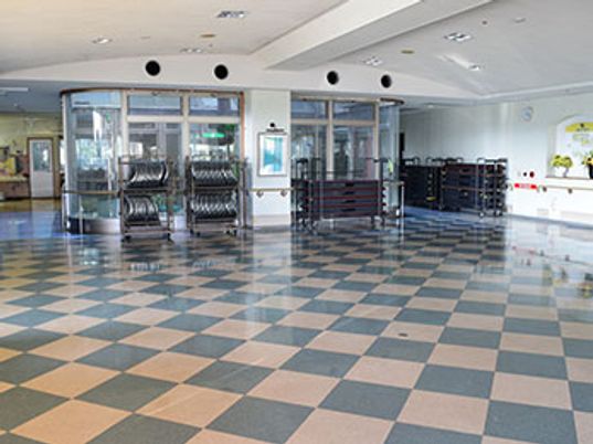 広いスペースの室内