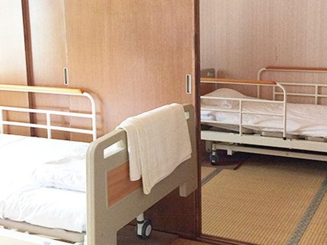 和室の居室 居室 畳の温かみを感じる居室です。プライバシーを確保するための仕切りも付いています。
