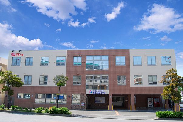 広々とした建物外観