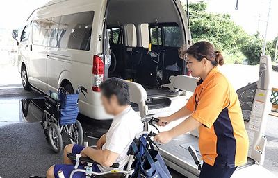 車椅子移動の場面