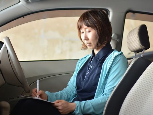 メモを取る人の様子