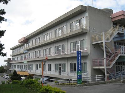大きな建物の外観
