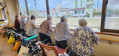 落ち着いた眺めの廊下
