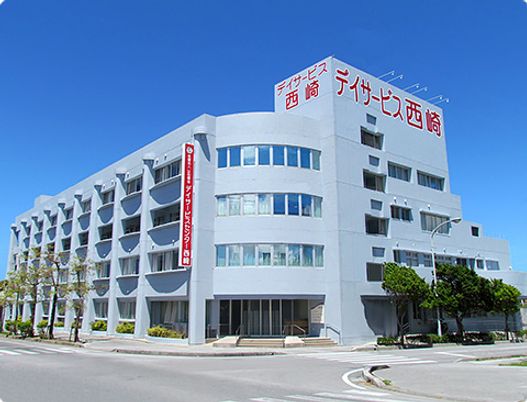 広々とした外観
