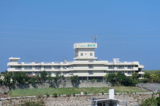 広々とした建物の外観