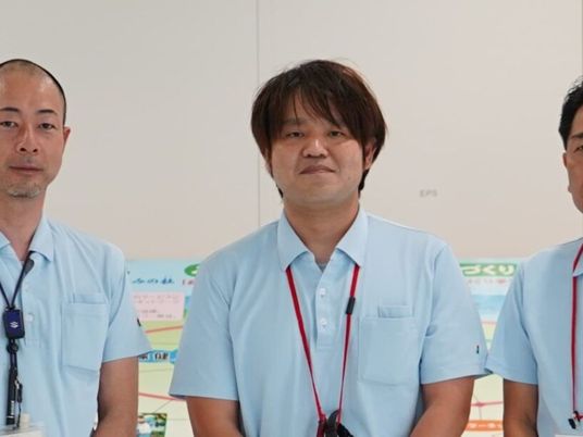 スタッフ3人の集合  