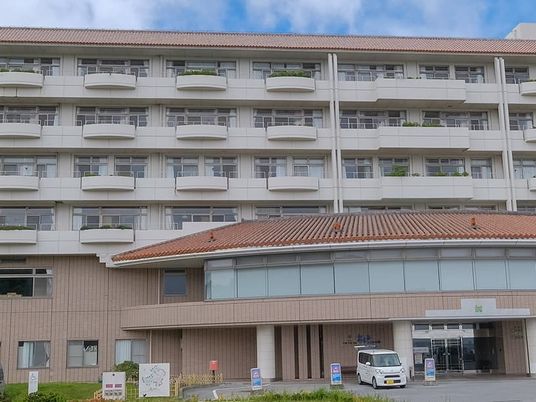 建物正面の外観  