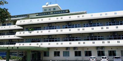 広々とした建物の外観