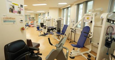 機器が並ぶ機能訓練室