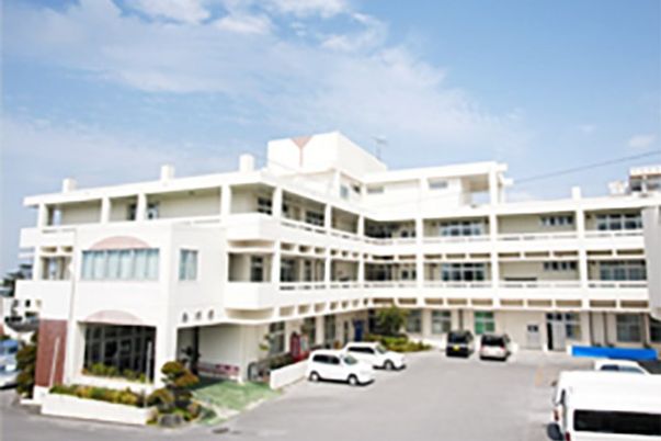 広々とした建物の外観