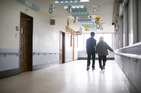 温かな光が差す廊下