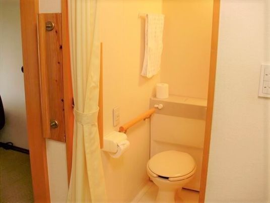 明るいトイレの様子