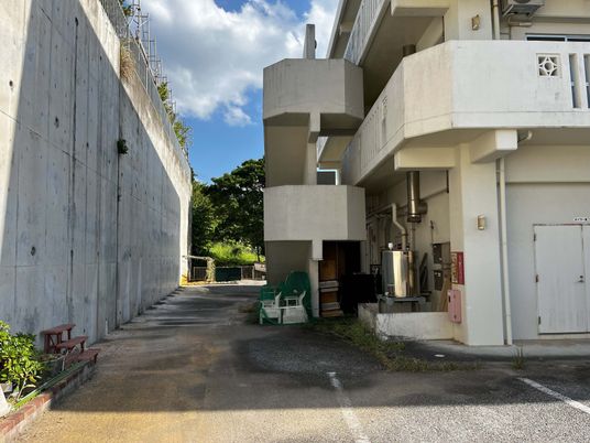 施設の外観