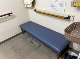 シンプルな休憩スペース