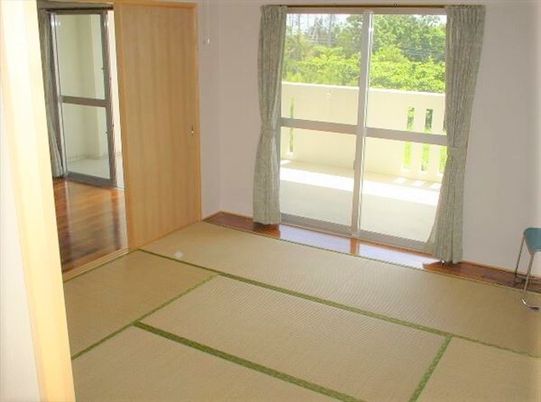 広々とした明るい和室