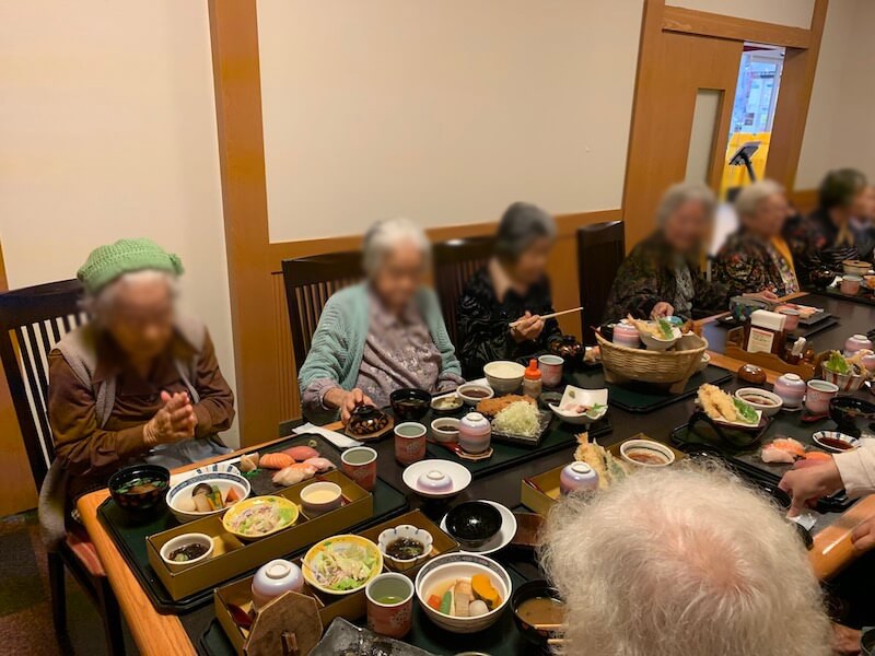 与那原日の出園 デイサービスセンターの外観