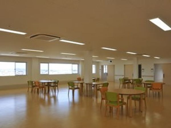 明るい食堂の風景
