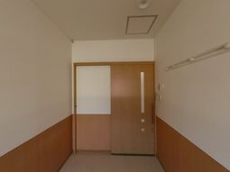 室内の明るい廊下