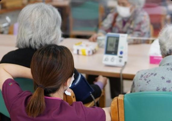 談笑中の様子リビング
