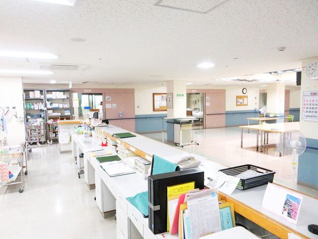 広々とした共有スペース 多目的室 広々とした明るい空間で、多様なアクティビティやミーティングが快適に行えます。