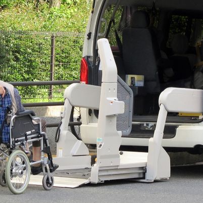 車椅子用リフト付車両
