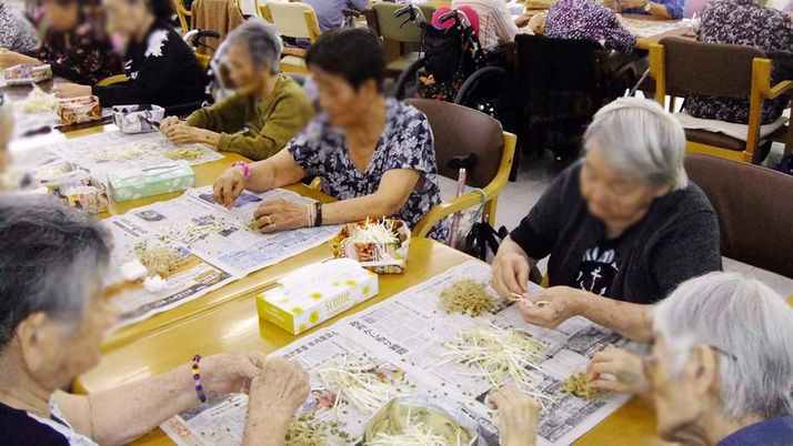 賑やかな作業の場
