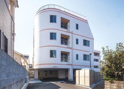 明るく清潔な外観