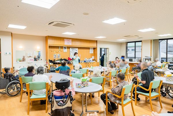 明るいダイニングルーム