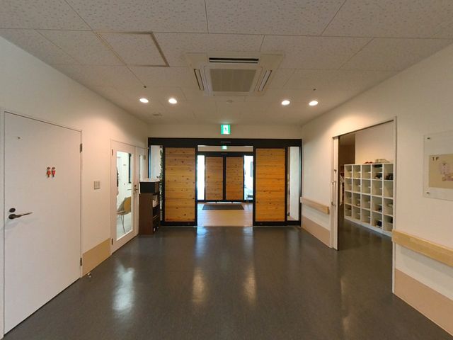 広々とした廊下 廊下 自然光が差し込み、広々とした廊下は快適な移動をサポートします。