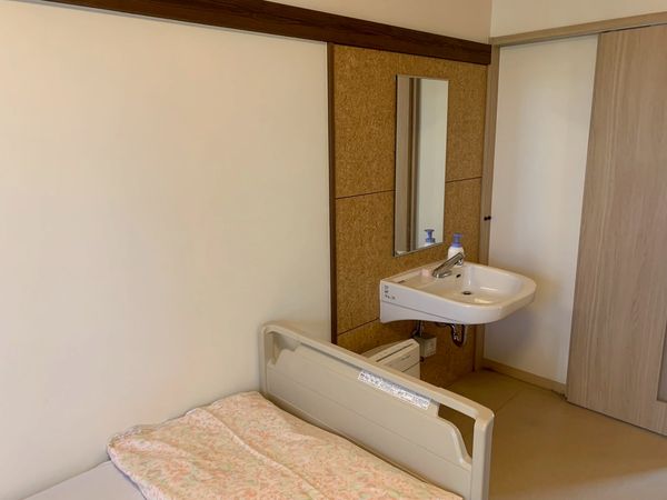 清潔な洗面台の居室