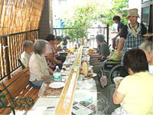みんなで楽しむ食事時間